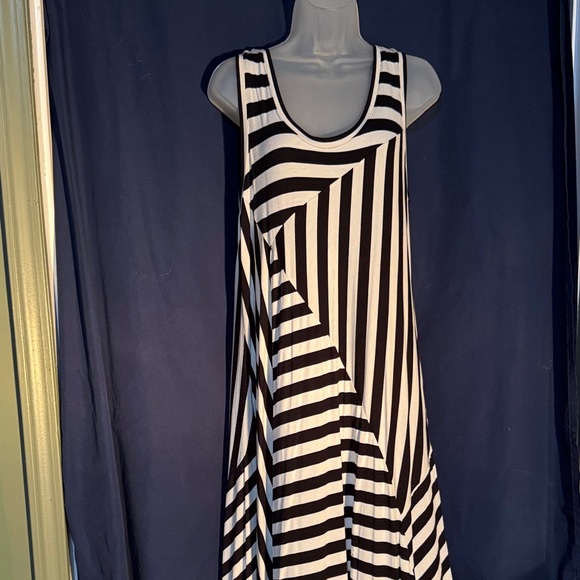 Philosophy Black and White Geometric Maxi Dress - Picture 1 of 6